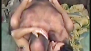 Petite domaća pornjava babe duboko popuši i dobije spermu u usta